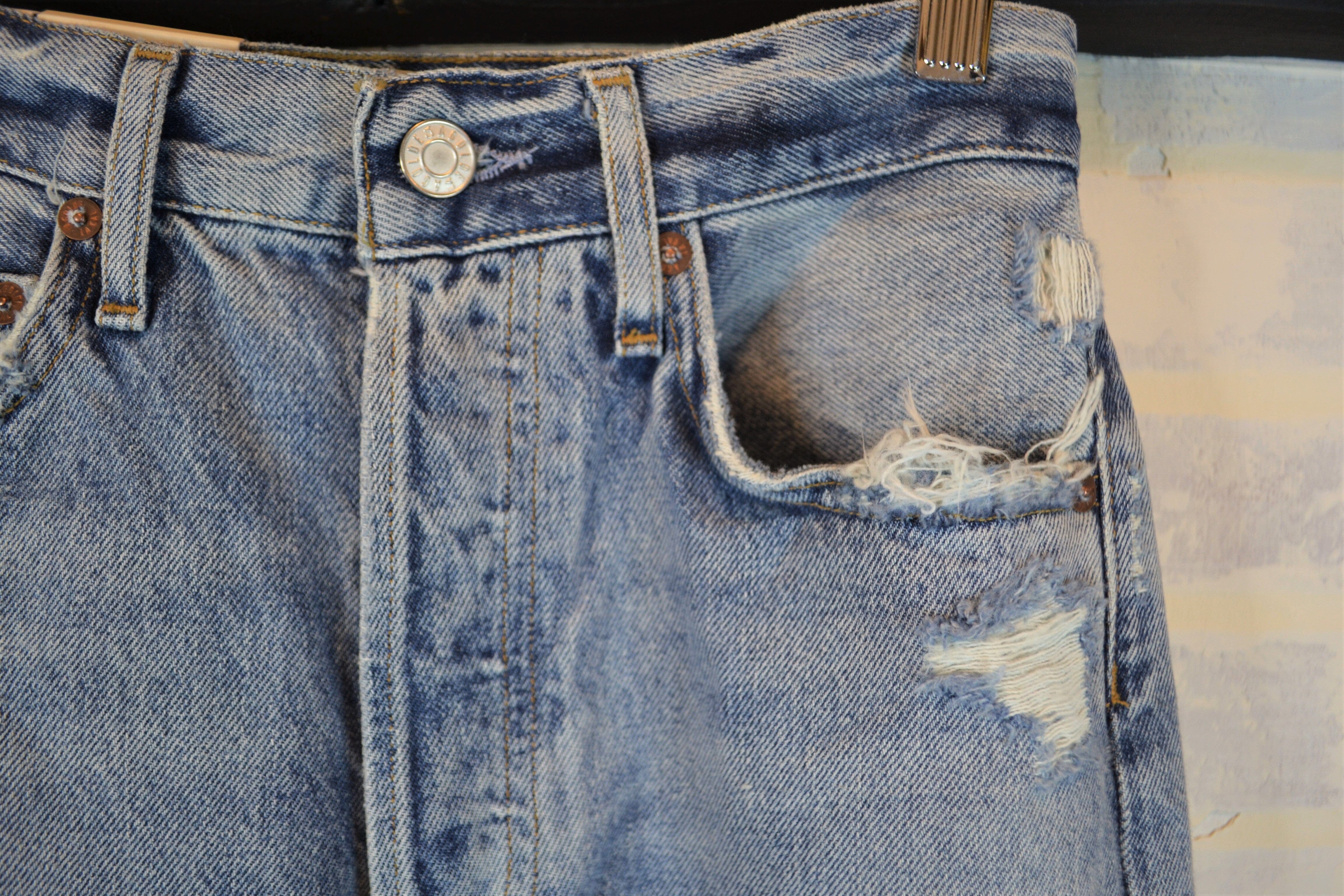Let's get something straight... Embracing the Newest 90's Jean Trend