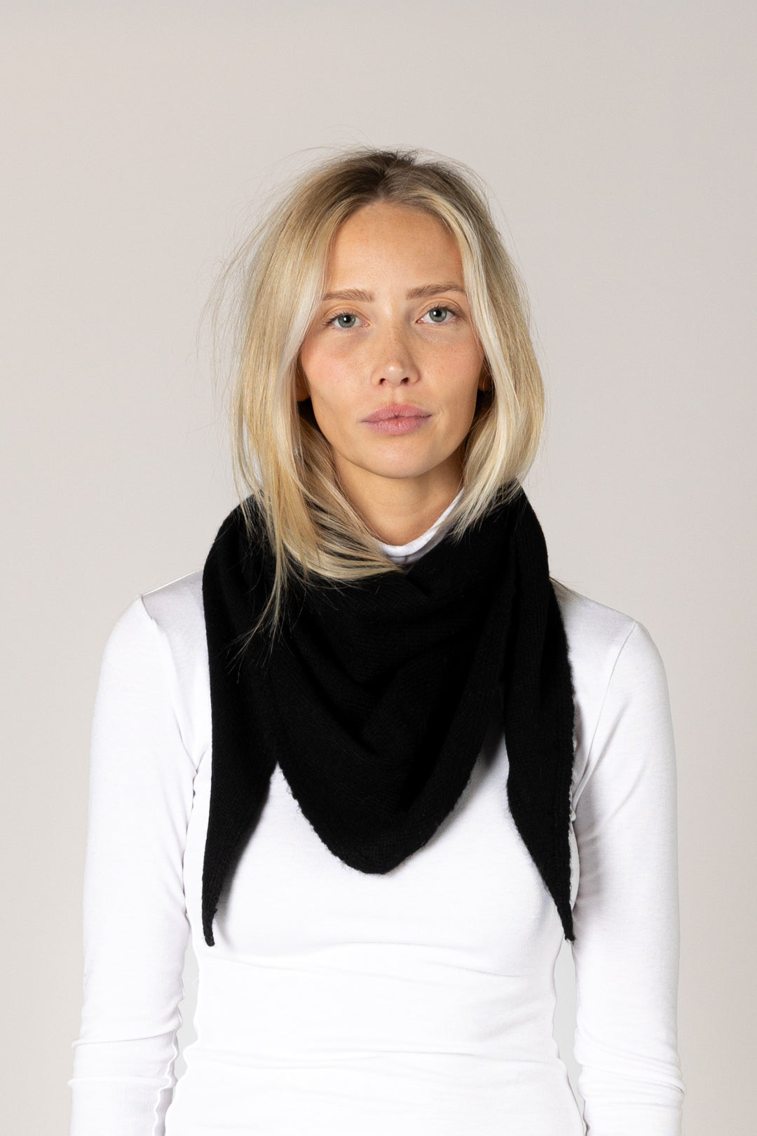TRIANGLE SCARF