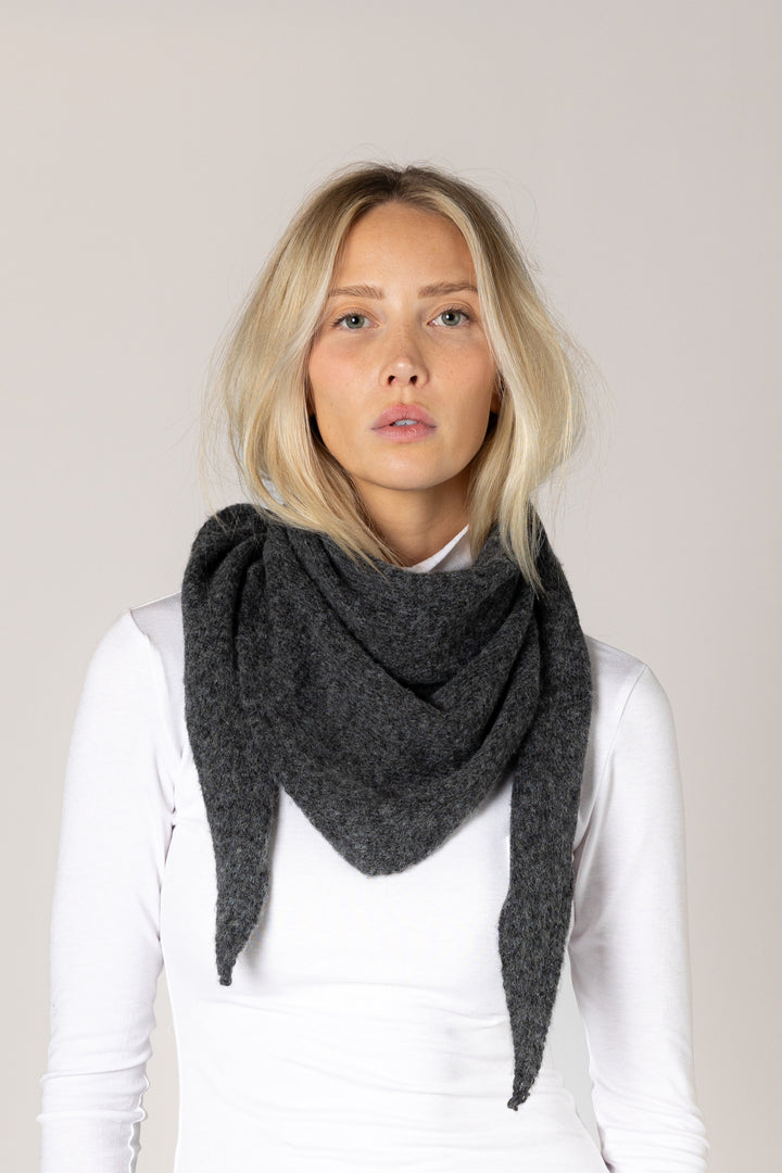TRIANGLE SCARF