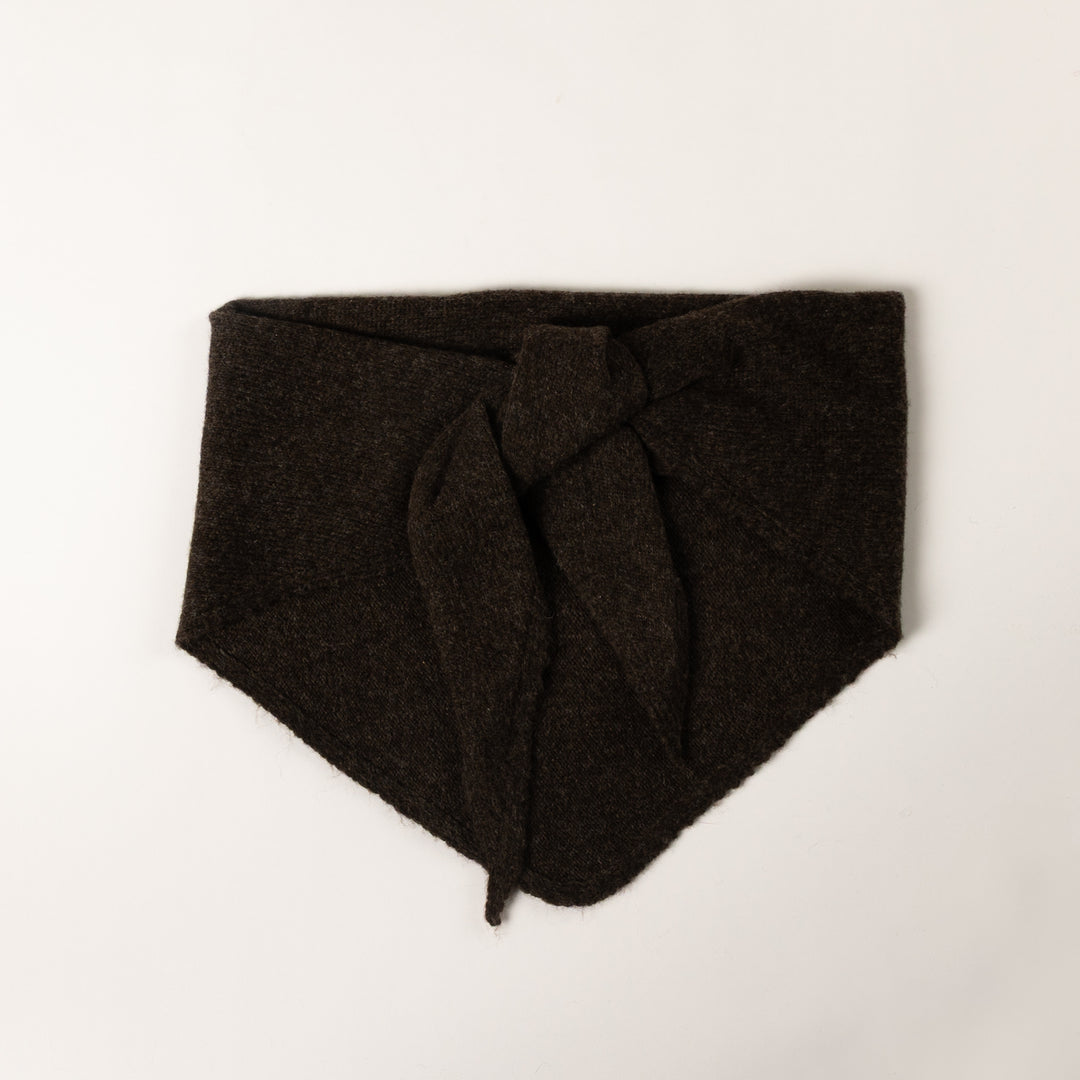 TRIANGLE SCARF
