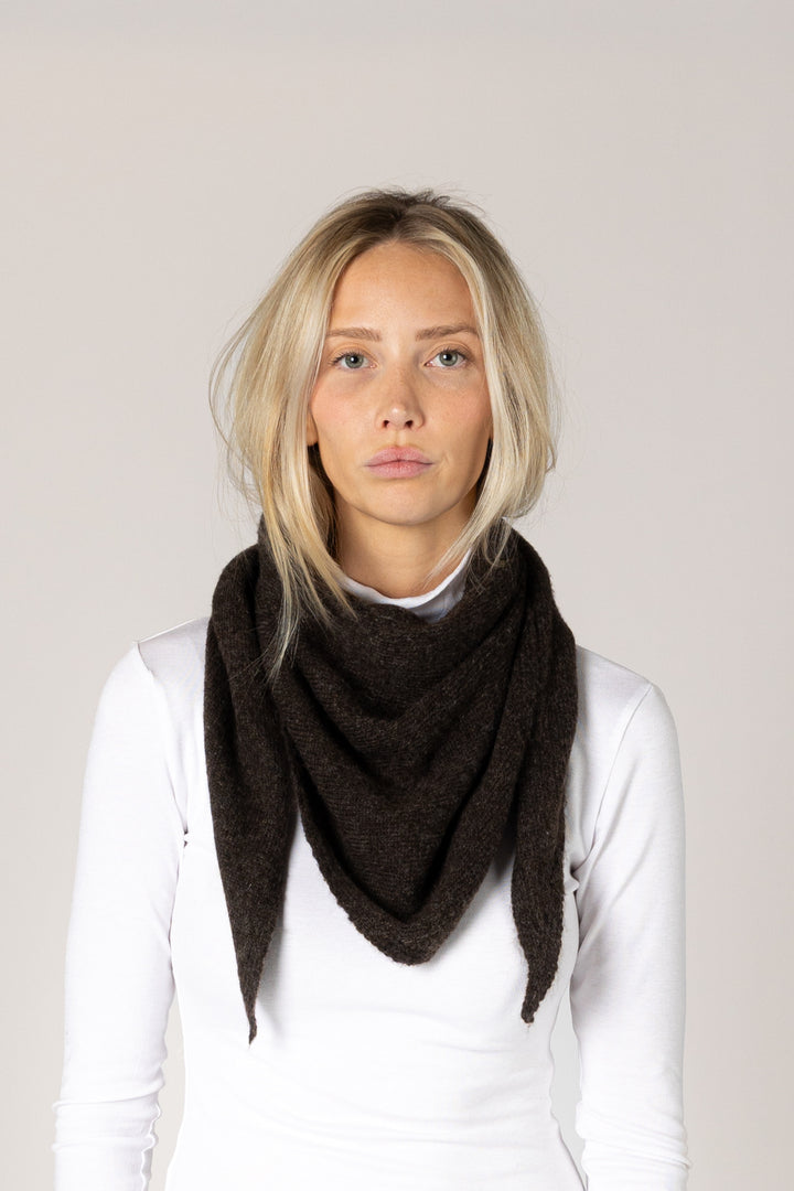 TRIANGLE SCARF