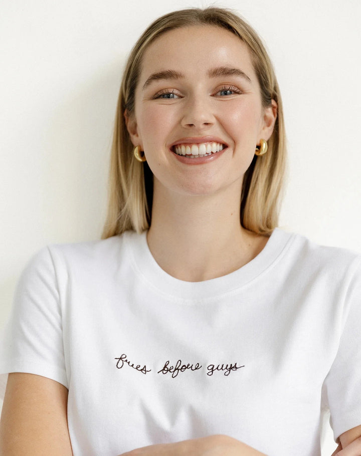 FRIES BEFORE GUYS TEE T-Shirt BRUNETTE THE LABEL 