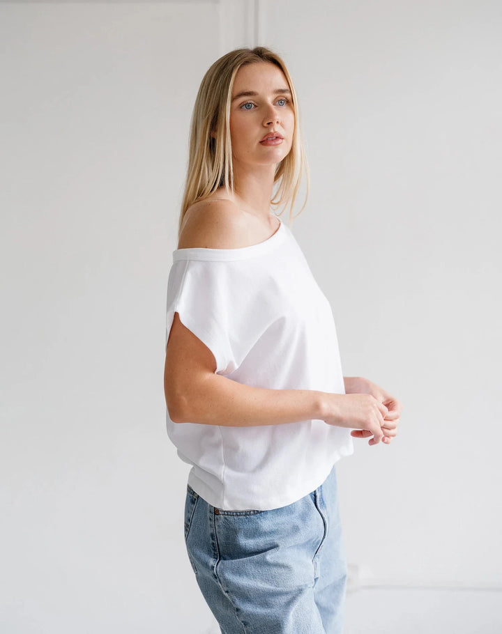 OFF THE SHOULDER TEE T-Shirt BRUNETTE THE LABEL 