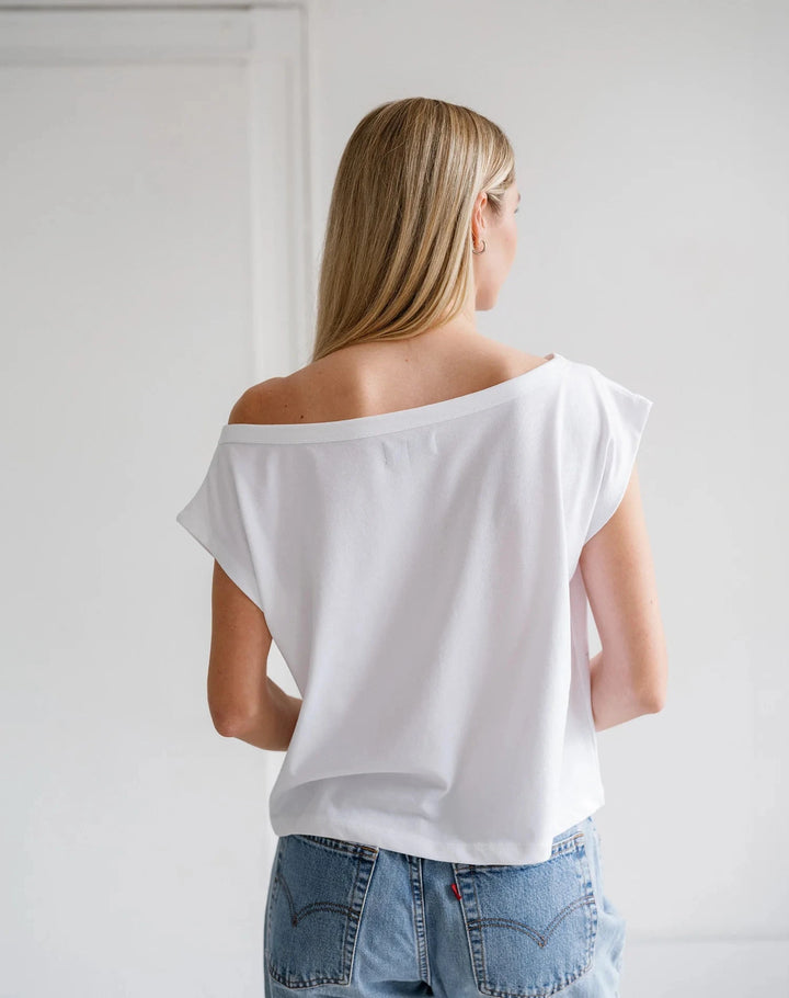 OFF THE SHOULDER TEE T-Shirt BRUNETTE THE LABEL 