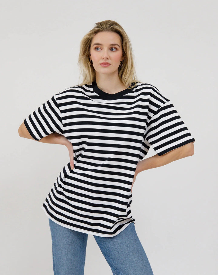 OVERSIZED BOXY TEE T-Shirt BRUNETTE THE LABEL XS/S BLACK W/ WHITE 