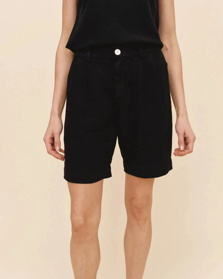 PLEATED BERMUDA SHORT SHORTS BELLA DAHL 