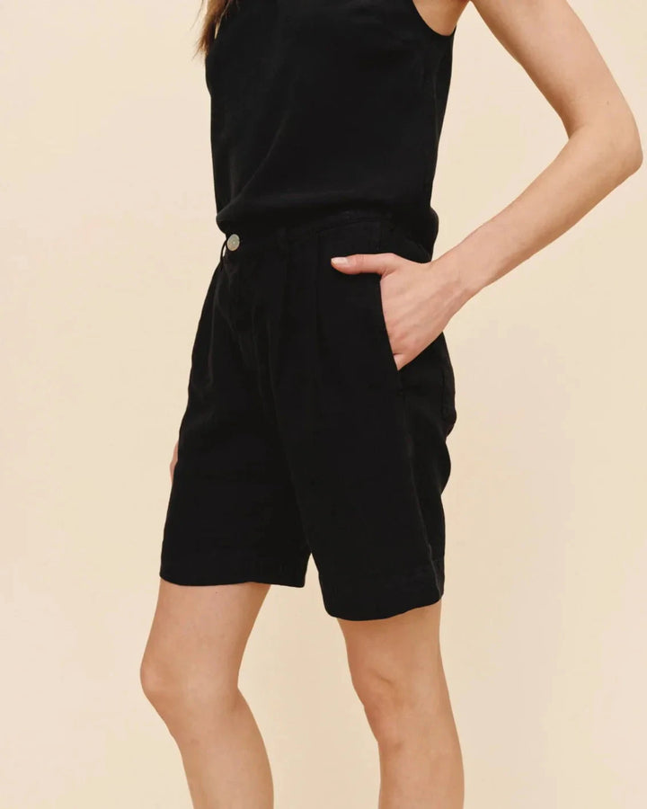 PLEATED BERMUDA SHORT SHORTS BELLA DAHL 