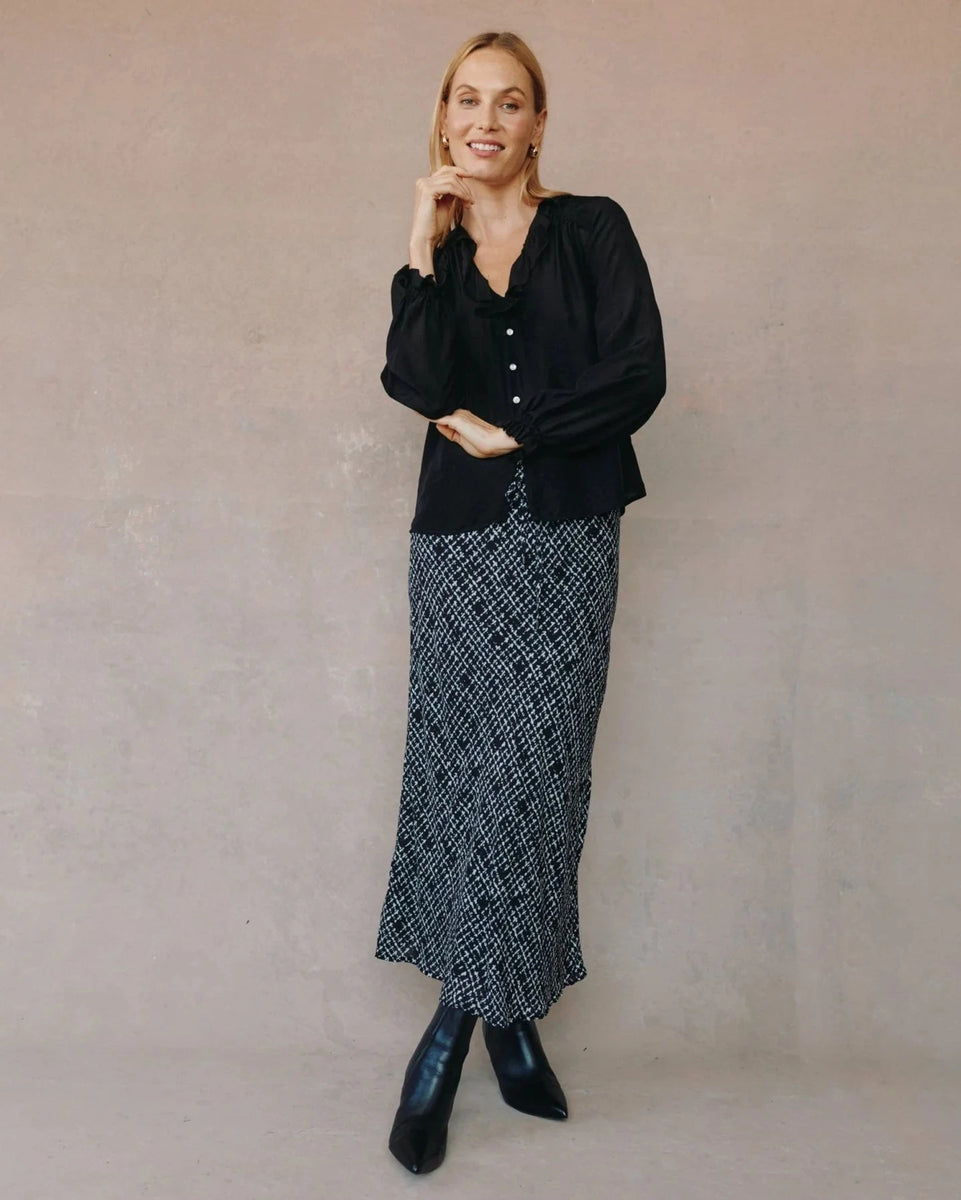 Bella Dahl Raglan Ruffle Blouse | Bella Maas Boutique