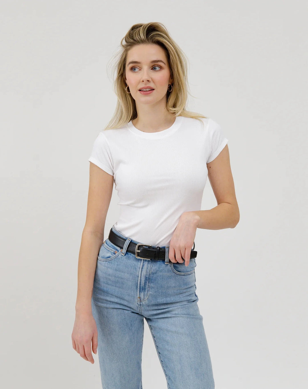 RIBBED CAP SLEEVE TEE T-Shirt BRUNETTE THE LABEL XS/S WHITE 