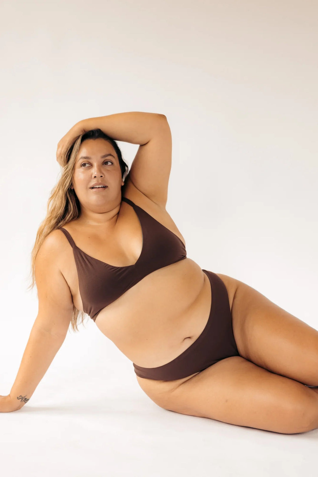 SEAMLESS LOW-MID RISE THONG ACCESSORIES HUHA 