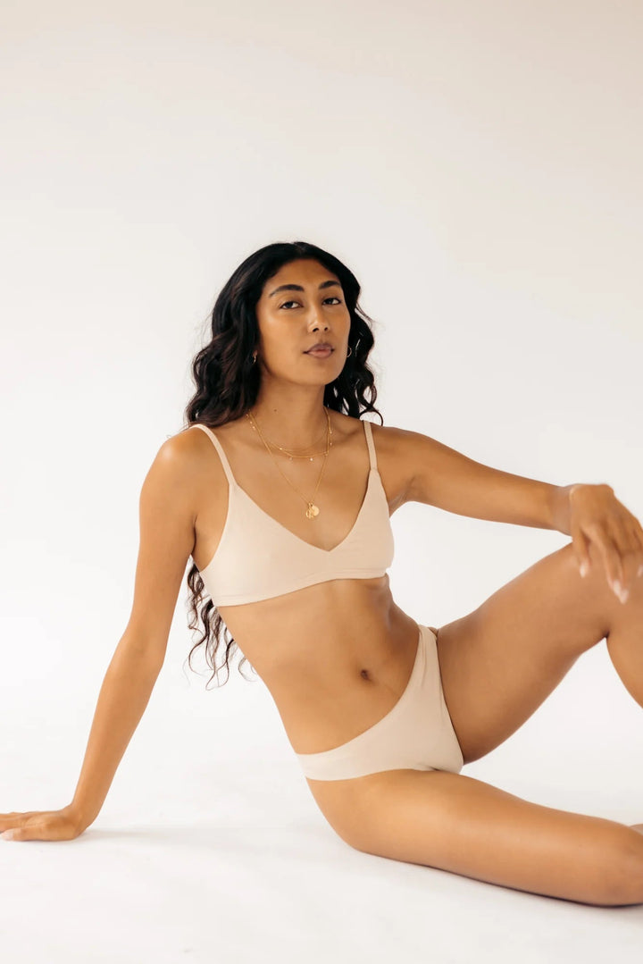 SEAMLESS LOW-MID RISE THONG ACCESSORIES HUHA 