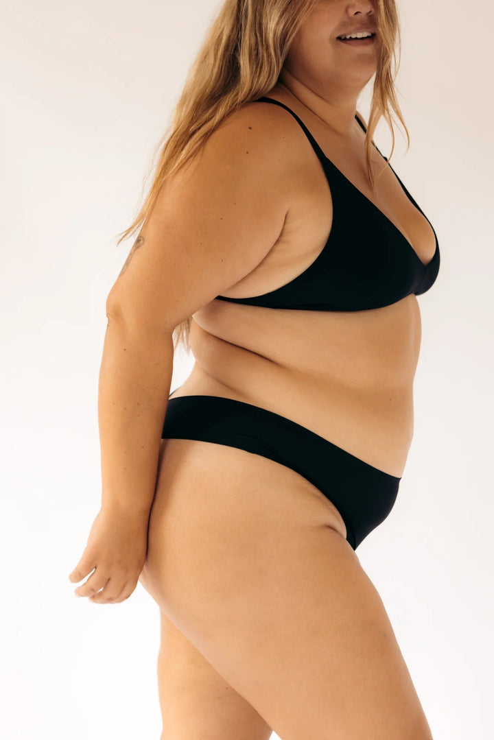 SEAMLESS LOW-MID RISE THONG ACCESSORIES HUHA 