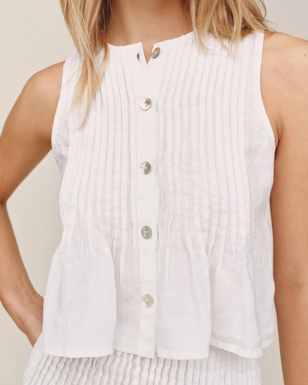 SLEEVELESS PINTUCK TOP TOP BELLA DAHL 