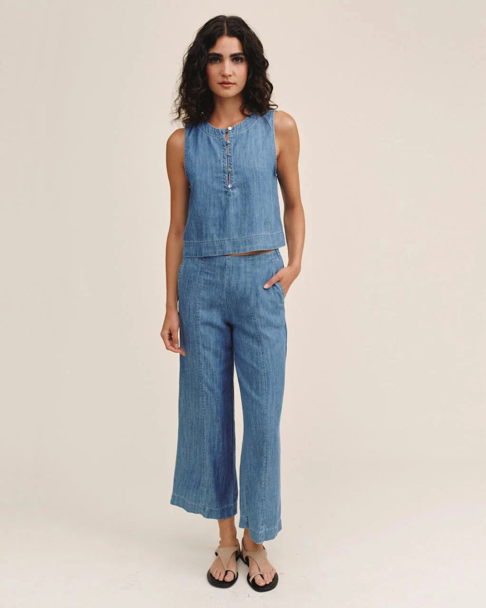 SLEEVELESS PLACKET PULLOVER Tank BELLA DAHL 