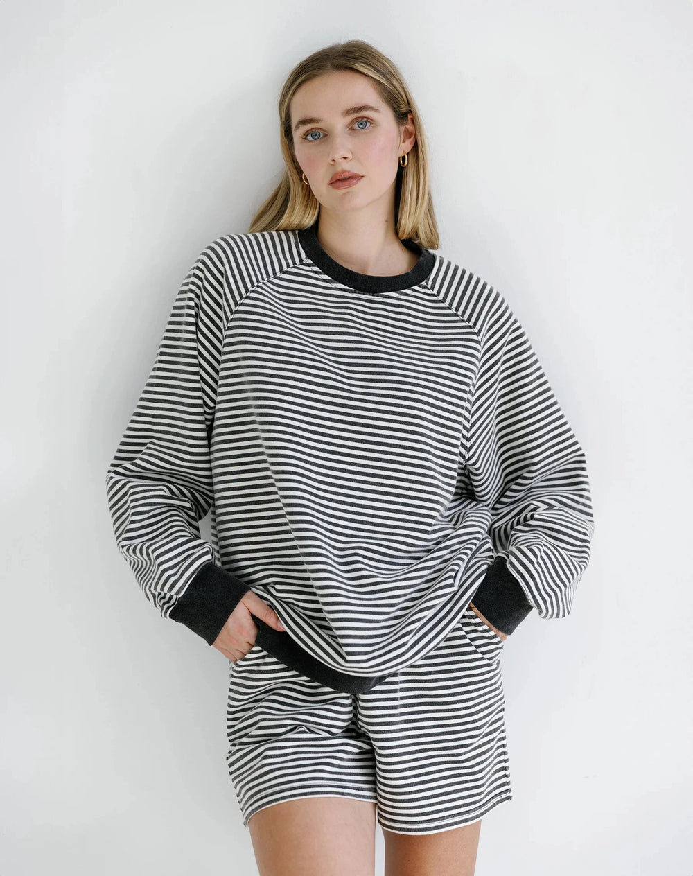 STRIPED CREW SWEATER BRUNETTE THE LABEL XS/S BLACK/WHITE 