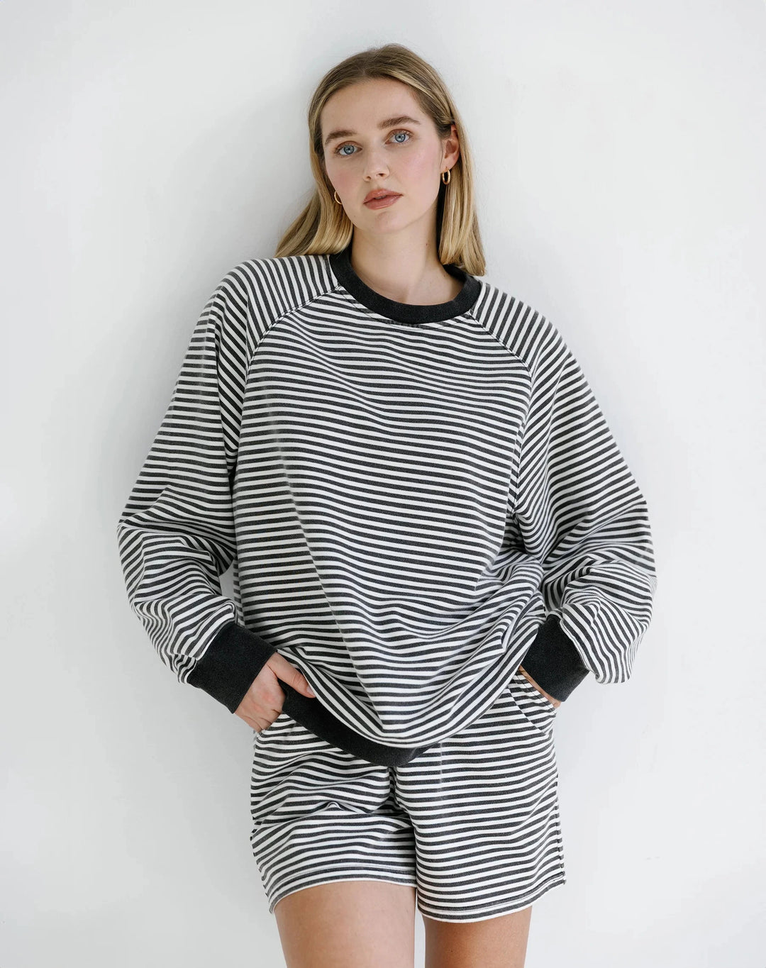 STRIPED CREW SWEATER BRUNETTE THE LABEL XS/S BLACK/WHITE 