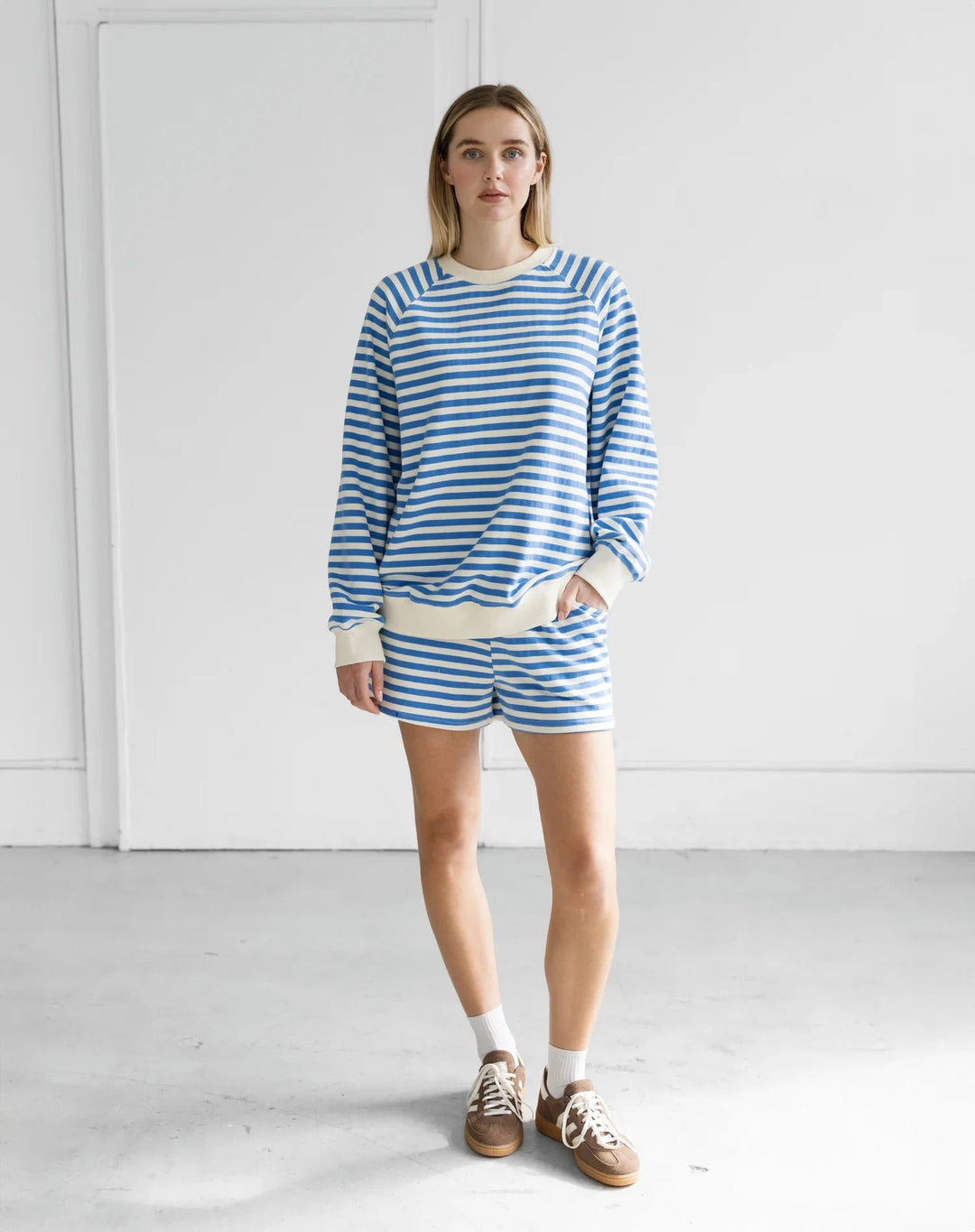 STRIPED CREW SWEATER BRUNETTE THE LABEL XS/S BLUE/CREAM 