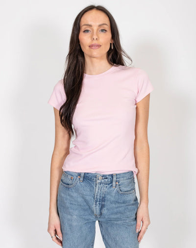 THE RIBBED FITTED TEE T-Shirt BRUNETTE THE LABEL S/M BUBBLE GUM 