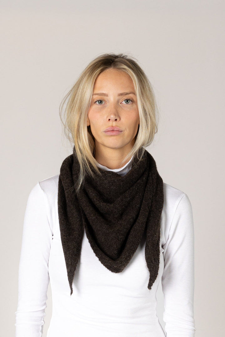 TRIANGLE SCARF ACCESSORIES LYLA &amp; LUXE O/S GANACHE 