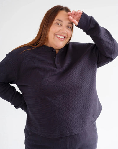 WAFFLE HENLEY TOP TOP BRUNETTE THE LABEL 